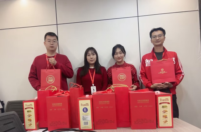 新春启泰，马踏祥云，智邦国际祝您春节快乐！