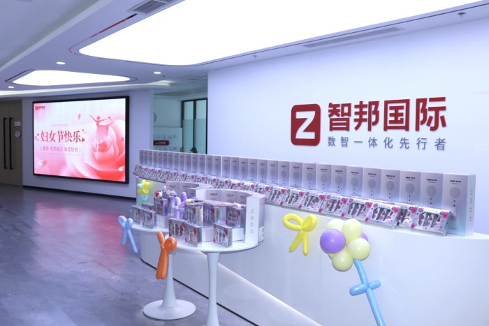 春风有信，花开有期，女神节快乐！