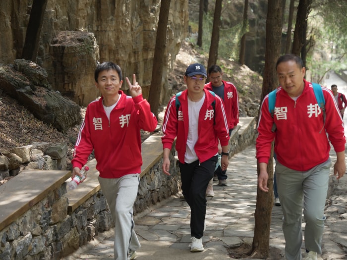 春攀狼牙 聚力智邦——智邦国际2026年春游活动圆满举行